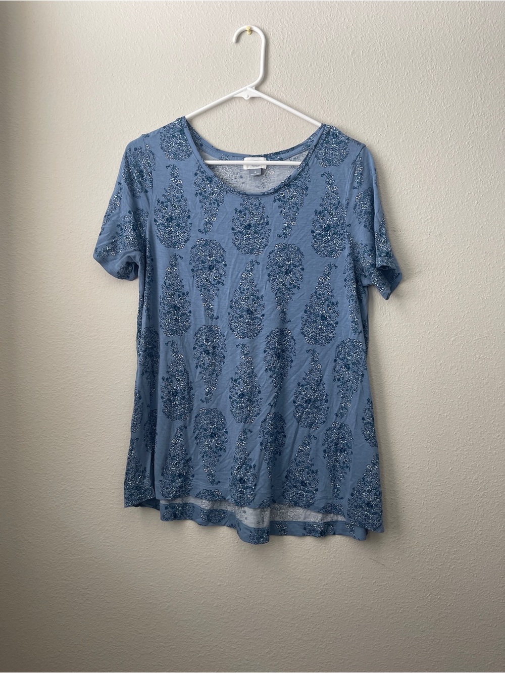 Old Navy Light Blue Short Sleeve Patterned Tee